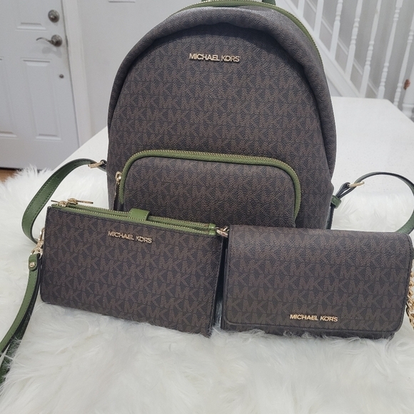 ?▪️Michael Kors▪️ Erin Small Backpack , wallet and crossbody- Evergreen Brown main image 13